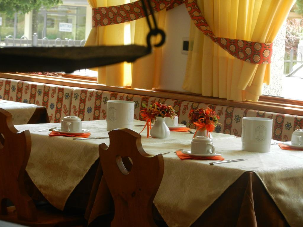 Maffei Hotel Pinzolo Bagian luar foto